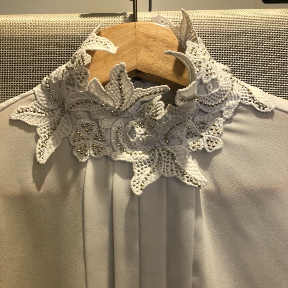 Zara sleeveless blouse with collar detail